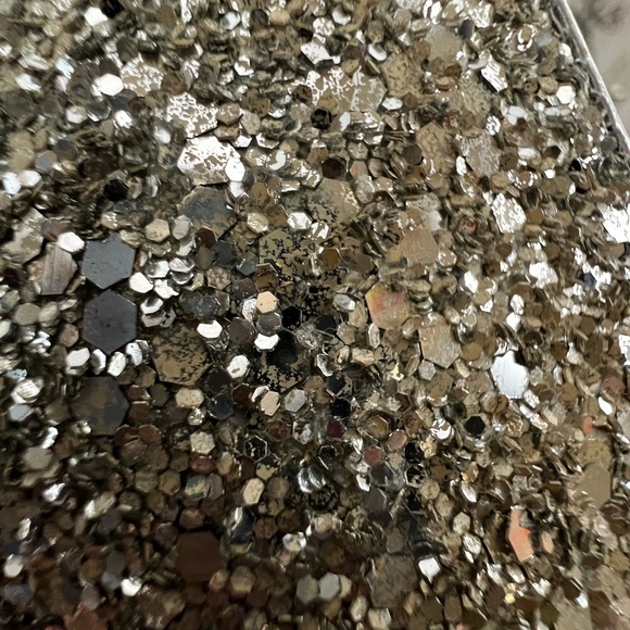 Guess Silver Textured pointy closed heel size 8m - Picture 9 of 10